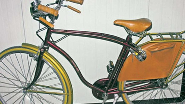 Pedali scambiati sulla bici bordeaux&raquo; - La Provincia Pavese &copy; Creative Commons