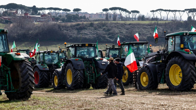 Riscatto agricolo: "Accogliamo l'invito di Amadeus, trattori ... &copy; Creative Commons