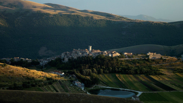 Un imprenditore anomalo a Santo Stefano di Sessanio  Arte  Rai ... &copy; Creative Commons