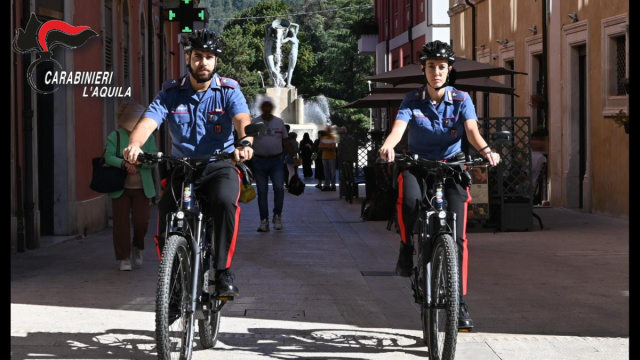 Aggredisce la compagna e i Carabinieri intervenuti, in manette un ... &copy; Creative Commons