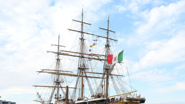 La Vespucci a Trieste in un bagno di folla - Il Popolo &copy; Creative Commons