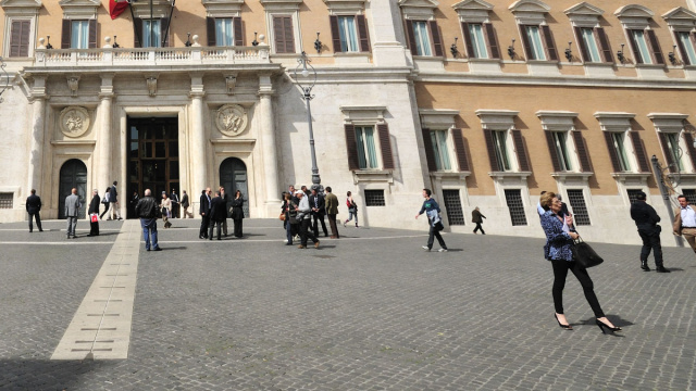 Palazzo Montecitorio - Wikipedia &copy; Creative Commons