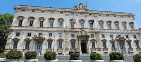 Sgarbi, il post 'depensante' non coperto da immunità: la decisione della Consulta