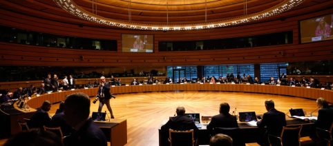 Dombrovskis: 'Extraprofitti, la tassa spetta agli Stati'