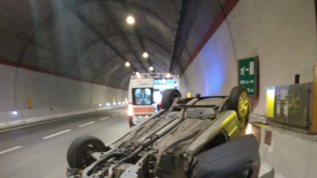 A2, incidente: auto si ribalta - SUD TV 114 &copy; Creative Commons