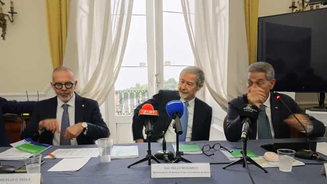 Il Ministro Musumeci a Ischia: &ldquo;Basta con il principio del dov'era ... &copy; Creative Commons
