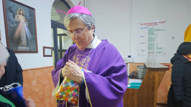 Mons. Savino in visita a Casa Serena - Diocesi di Cassano all'Jonio &copy; Creative Commons