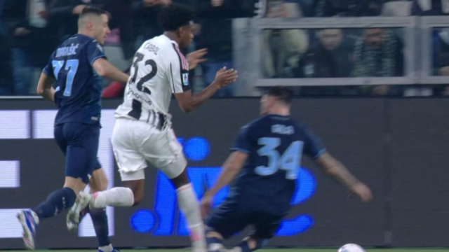 Cabal e Gila, contatto in Juve-Lazio. Foto &copy; Pressing