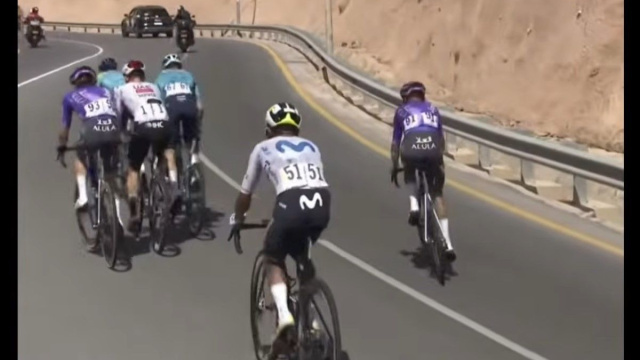 Il gruppo sulla salita finale - &copy; Youtube Tour of Oman
