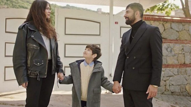 Farah, Kerim e Tahir in Io sono Farah &ndash; &copy; Mediaset.