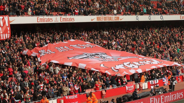 La bandiera e la tifoseria dell'Arsenal.