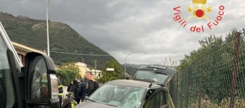 Incidente a Lamezia Terme: coinvolti due veicoli, una donna estratta dalle lamiere