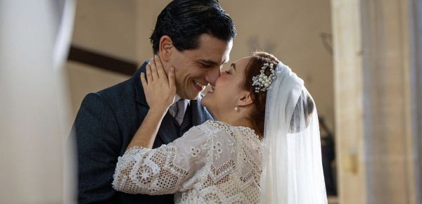 La Promessa, anticipazioni Spagna: Toño ed Enora si sposano e lasciano la  serie