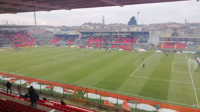 Cremonese Genoa 0-0, paura di perdere allo Zini: traversa di Bonazzoli e fischi