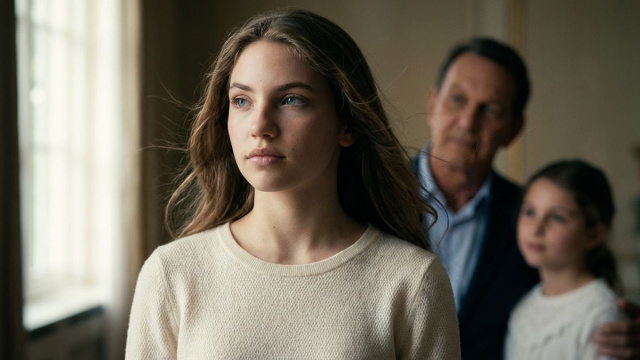 Cristina Ferri (Melissa Caturano), Roberto (Riccardo Polizzy Carbonelli) e la prima Cristina (Camilla Cossu) &copy; Un Posto al Sole Rai.jpg