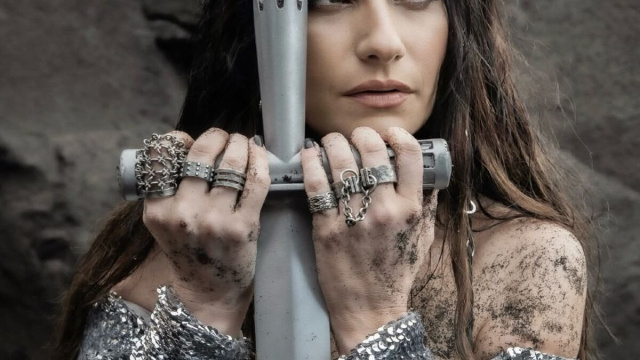 Laura Pausini ritratta su Facebook.