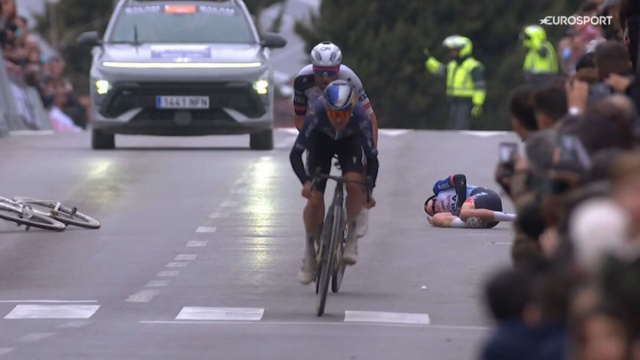 Lo sprint per il secondo posto della Clasica Jaen - &copy; Screenshot Eurosport