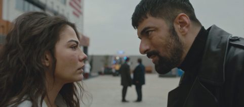 Cambio programmazione Mediaset: Io sono Farah ridotta dopo il flop, chiude Colpa dei sensi