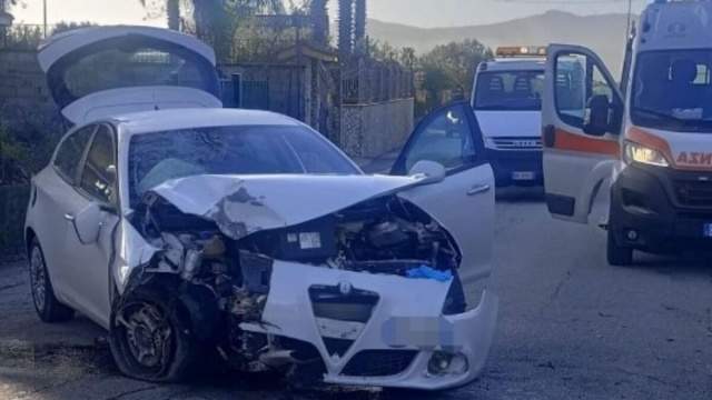 Incidente stradale a Lamezia Terme - &copy; Vigili del Fuoco