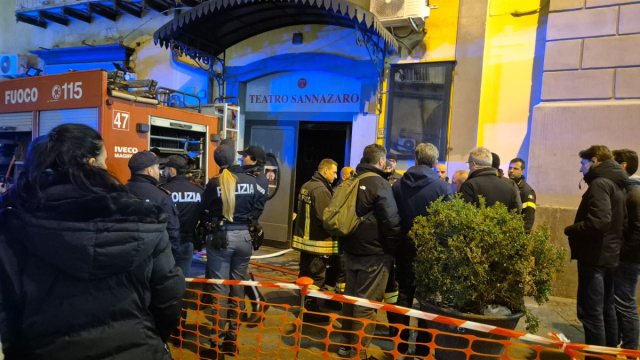 Teatro Sannazaro: dagli artisti "Rialziamo presto il sipario" &copy; Creative Commons