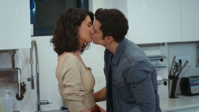 Yigit e Lila di Forbidden Fruit &copy; Mediaset.