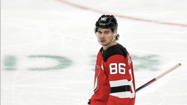 Jack Hughes che torna con i pattini bianchi : r/hockey &copy; Creative Commons