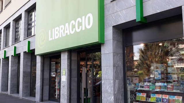Allestimento e fornitura arredi libreria Libraccio "Romolo" di Milano &copy; Creative Commons