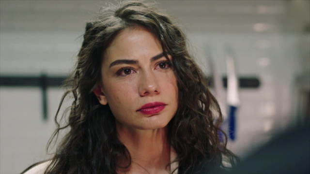 In foto Farah nella soap &copy; Mediaset