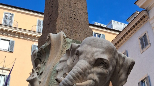 FOTO Danneggiato l'elefantino in piazza della Minerva a Roma ... &copy; Creative Commons
