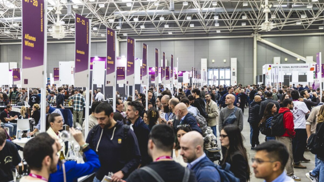 Visitatori dell padiglione Slow Wine fair 2026- &copy; Michele Purin