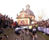 Il passaggio sul Geraardsbergen - &copy; Screenshot Eurosport
