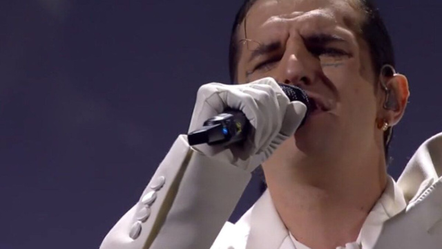 Achille Lauro canta Perdutamente a Sanremo (screenshot Rai)