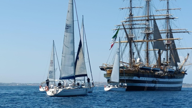 Il Vespucci saluta Ostia: incontro in mare con le &ldquo;barche della ... &copy; Creative Commons