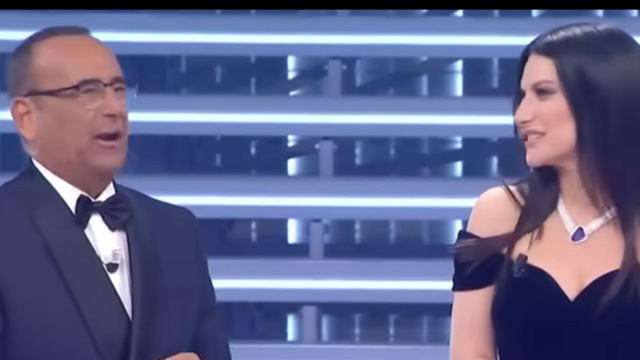 Sanremo, Carlo Conti e Laura Pausini (Screenshot YouTube &copy;Rai)