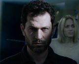 In primo piano Eduardo Sabbiese (Fiorenzo Madonna) e in secondo piano Clara (Imma Pirone) &copy; Un Posto al Sole Rai