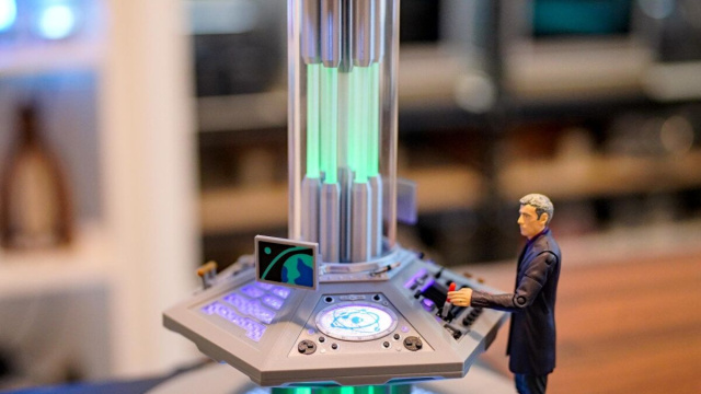12a console TARDIS di Doctor Who (5,5" - scala 1:13) con LED ... &copy; Creative Commons