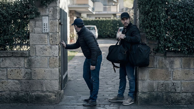 Eduardo (Fiorenzo Madonna) e Angelo (Elvis Esposito) &copy; Un Posto al Sole Rai