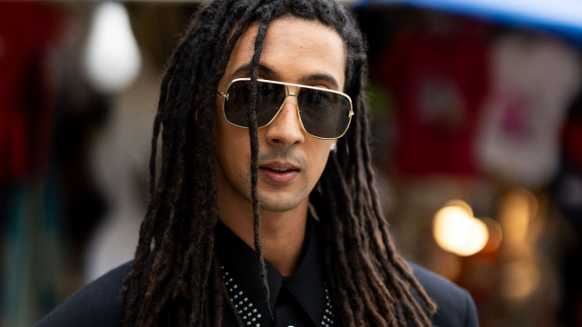 Ghali conquista la Milano Fashion Week 2026: il look total black ... &copy; Creative Commons