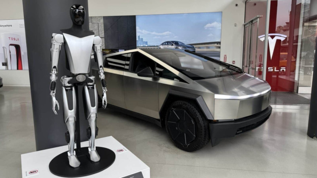 Tesla Optimus Scores Major Win As Apple AI Engineer Defects To ... &copy; Creative Commons