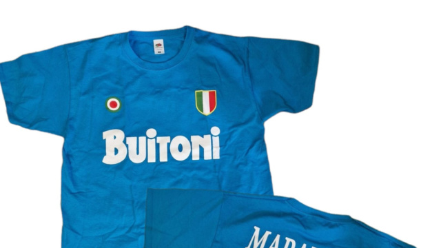 Maglia Bandiera Completo Maglia E Pantaloncini Maradona Napoli 87 ... &copy; Creative Commons