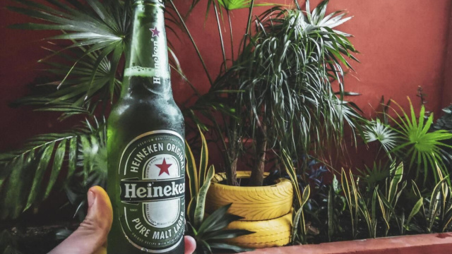 La nota marca di birra Heineken, una delle pi&ugrave; vendute al mondo
