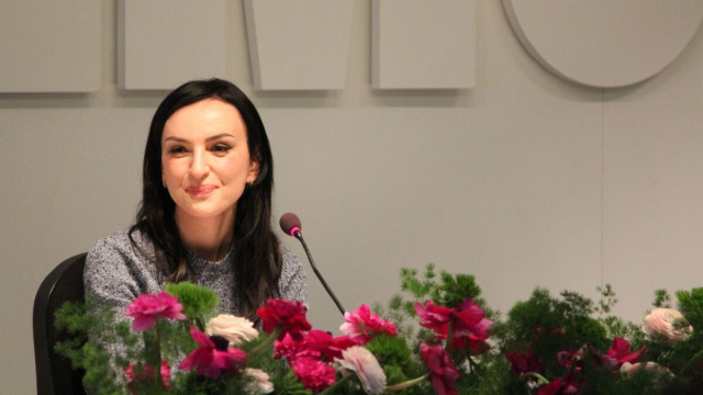 Arisa alla conferenza stampa del Festival di Sanremo 2026 (Wikimedia Commons).
