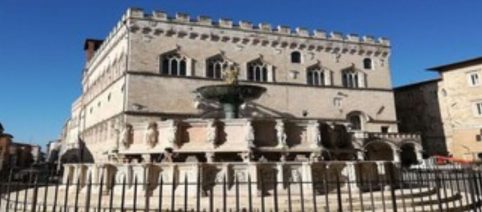 Perugia, entra per raccogliere more ma cade nel pozzo e muore: proprietario condannato