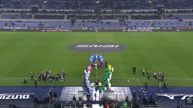 Lazio e Sassuolo entrano in campo (Screenshot da Dazn).