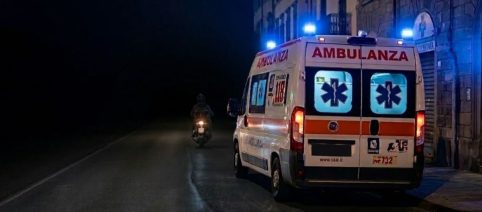 Napoli: La falsa storia dell’ambulanza priva di barella che non avrebbe soccorso un ferito