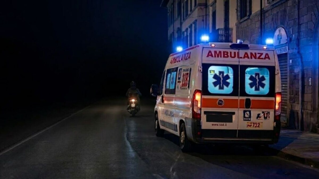 ambulanza ferma foto di Napolitoday