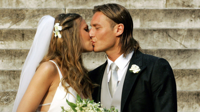 Ilary Blasi e Bastian Muller sempre insieme: fotografati mano ... &copy; Creative Commons