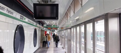 Roma, ripetute violenze sessuali su un minorenne in metropolitana: arrestato un 60 enne