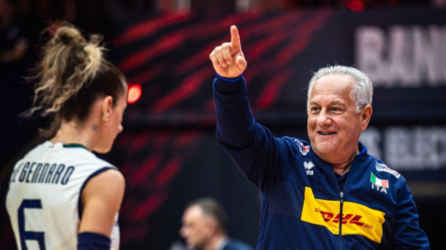 Julio Velasco &copy; Pagina Facebook ufficiale della Federazione Italiana Pallavolo