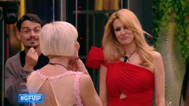 Antonella Elia e Adriana Volpe &copy;Grande Fratello Vip/Mediaset.